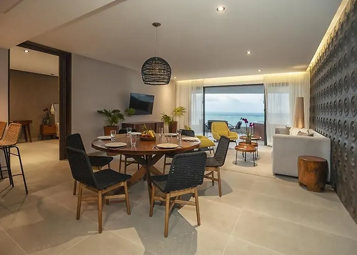 Romarley Beach House Hotel